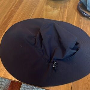 Lululemon floppy hat
